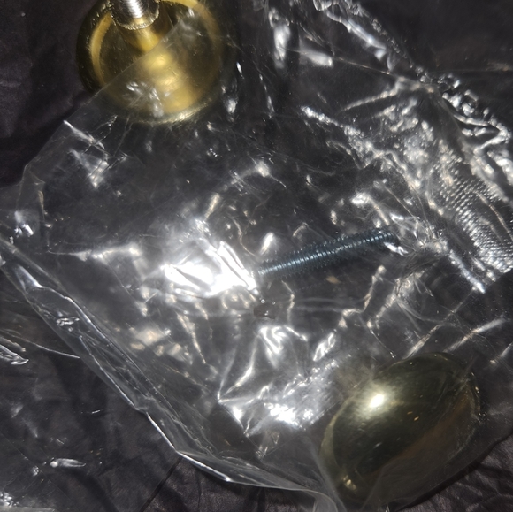 8 drawer knobs - Picture 2 of 7